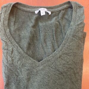 Women's V-Neck Sweater - Green